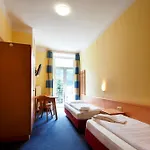 Hotel Euro Youth & Krone 3*