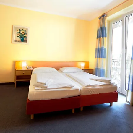 Euro Youth & Krone 酒店 3*