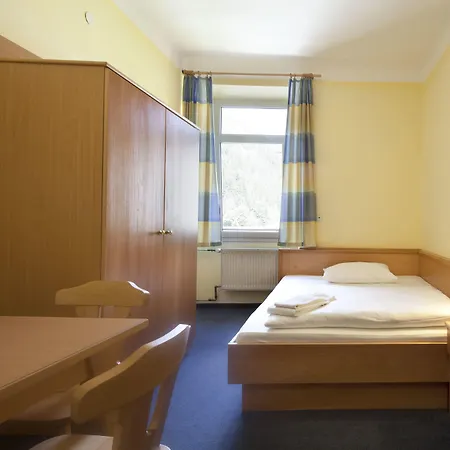 Euro Youth & Krone Hotel