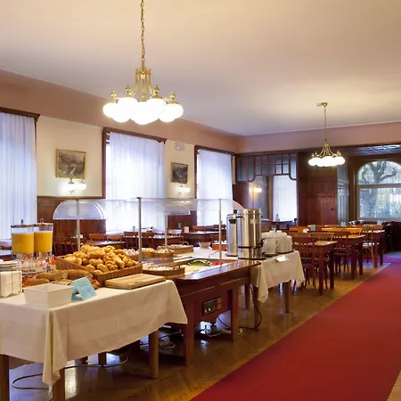 Euro Youth & Krone 酒店