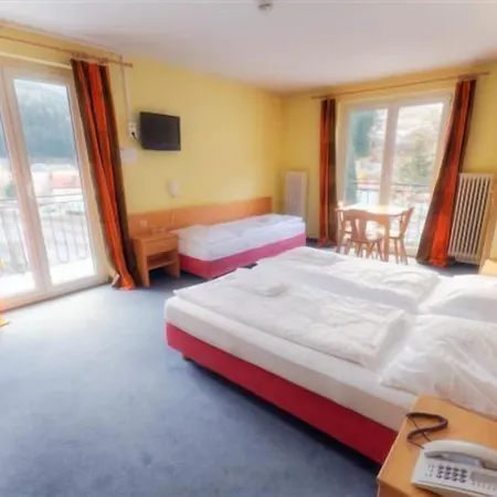 Euro Youth & Krone 酒店