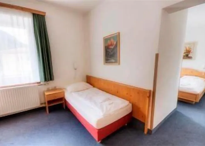 Euro Youth & Krone Hotel