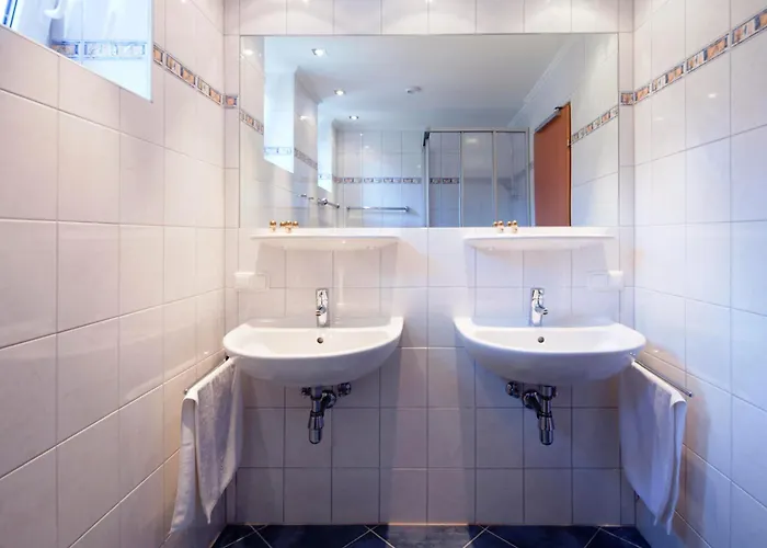 Hotel Euro Youth & Krone 3*