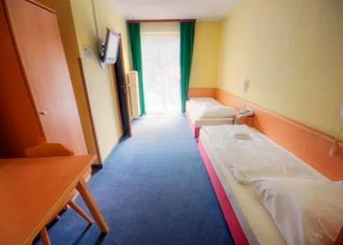 Hotel Euro Youth & Krone 3*