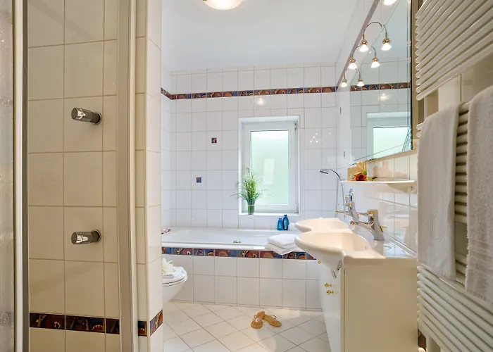 Hotel Euro Youth & Krone 3*