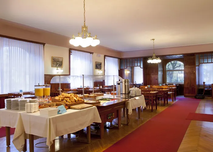 Euro Youth & Krone Hotel