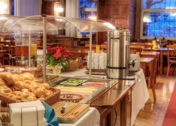 Euro Youth & Krone Hotel