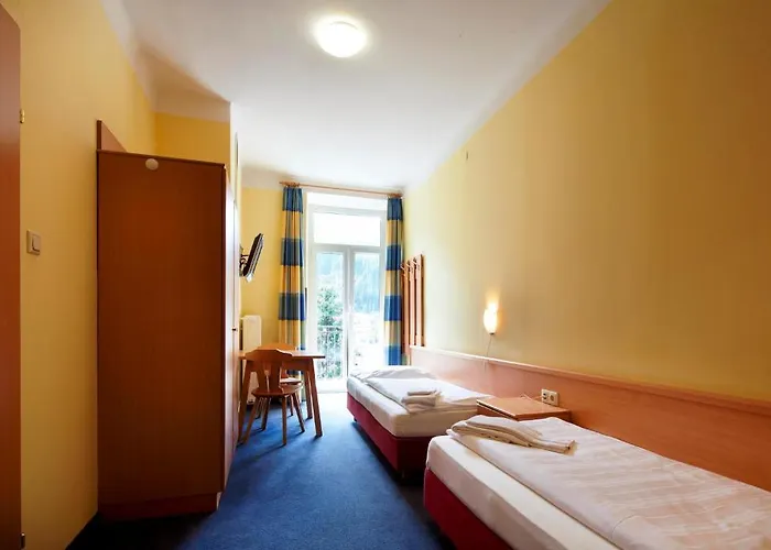 Hotel Euro Youth & Krone 3*