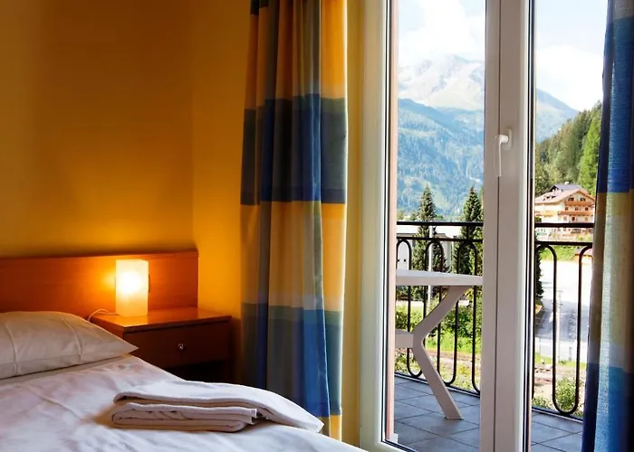 Hotel Euro Youth & Krone 3*