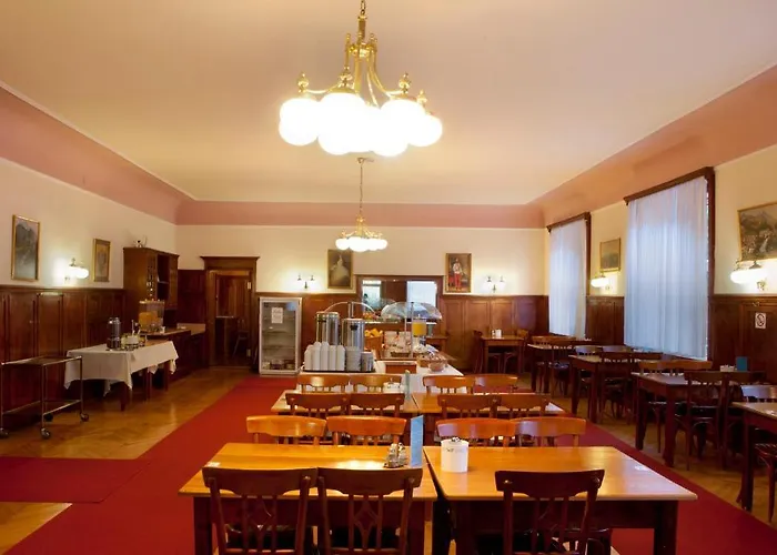 Hotel Euro Youth & Krone 3*